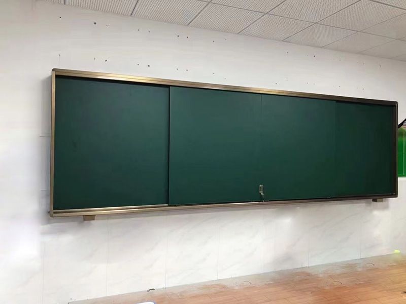 緑色のスライド黒板